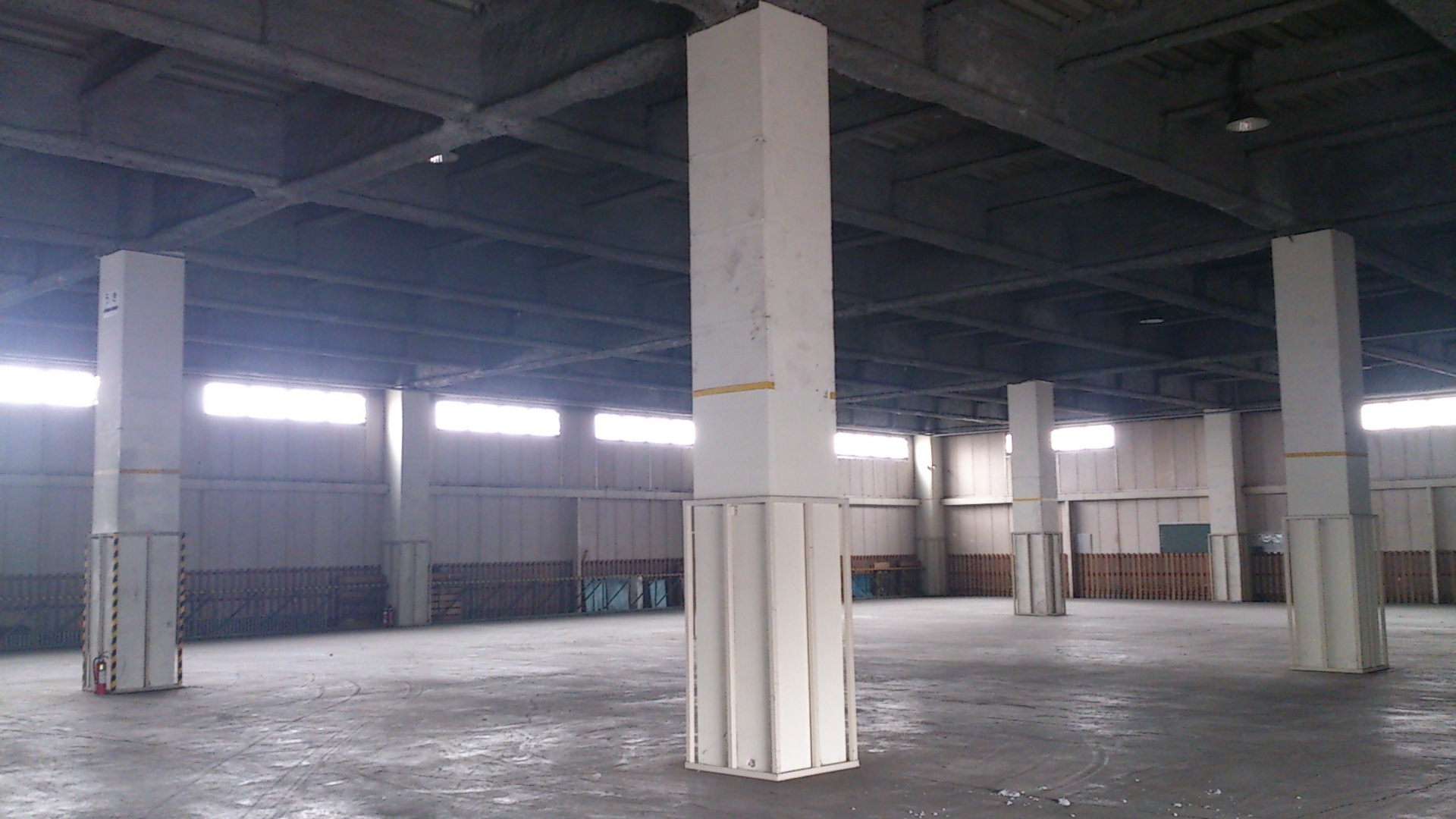 二本木倉庫 庫内②